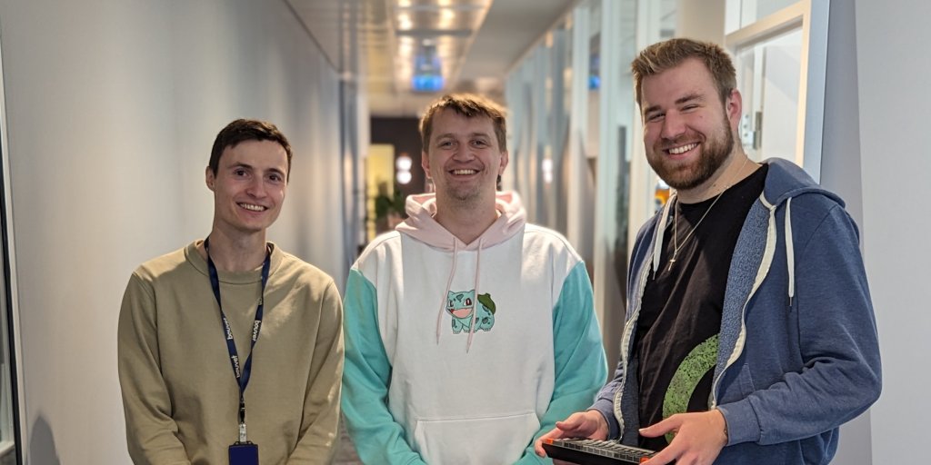 Bilde av Isak, Mats Engstad og Martin Helvig på kontoret i Stavanger 