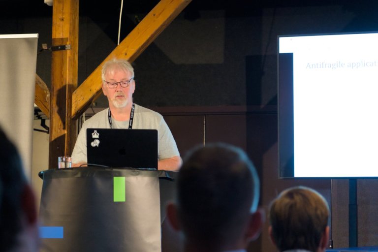 Sten Johnsen som holder foredrag på Hello Stavanger