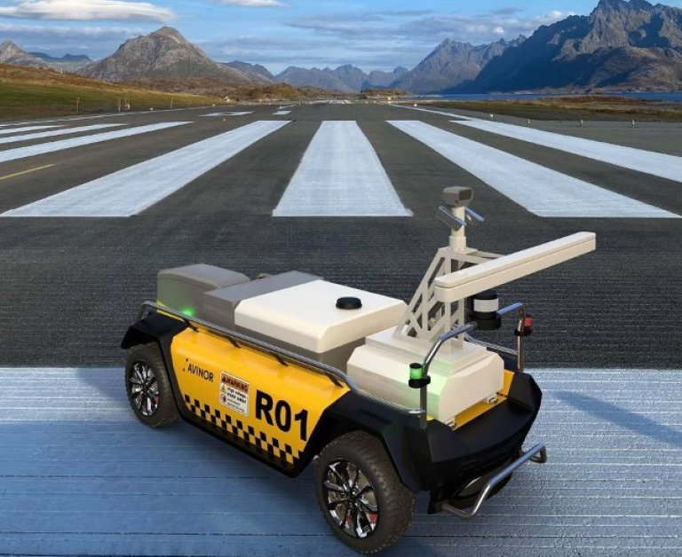 Bilde av Roboxi sin robot på en rullebane på en flyplass. Foto: Roboxi