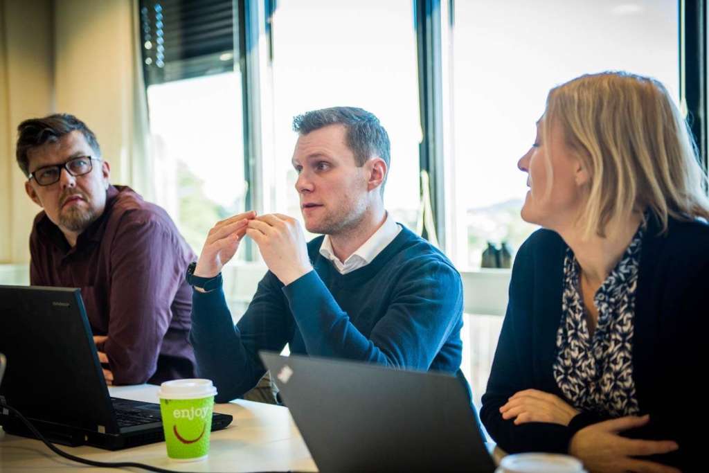 Tre konsulenter fra Bouvet diskuterer
