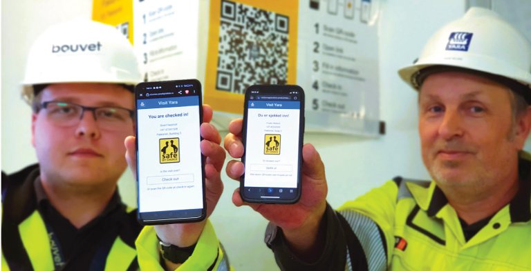 Bilde av to ansatte fra Bouvet og Yara som viser frem appen