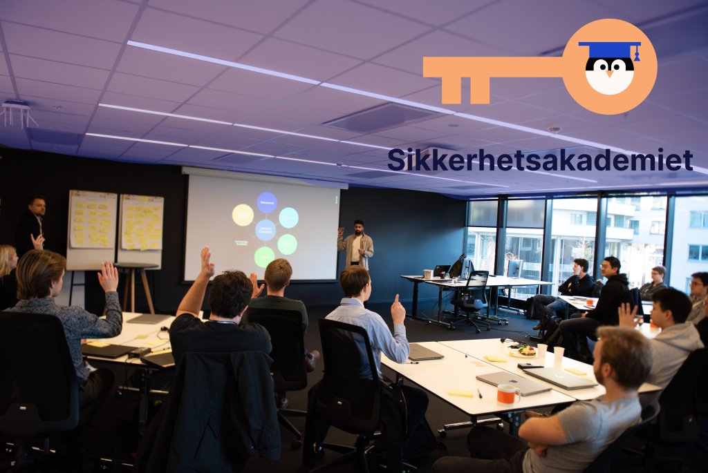 Bilde fra piloten til sikkerhetsakademiet.  Her er det klasseromskurs fra en av sesjonene. 